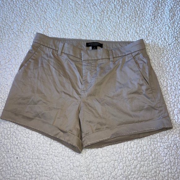 Banana Republic Khaki Shorts - Picture 1 of 3